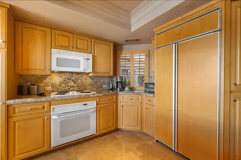 Kitchen - 80405 Oaktree, La Quinta, CA 92253 photo 3 of 6