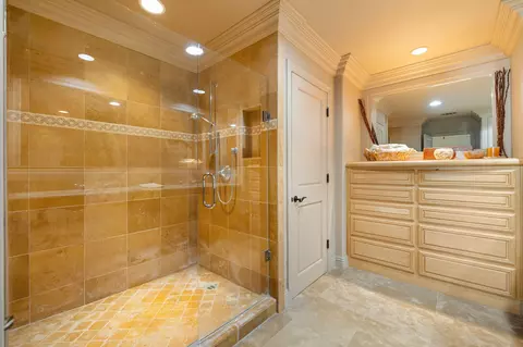 Bath - 80405 Oaktree, La Quinta, CA 92253 photo 2 of 3