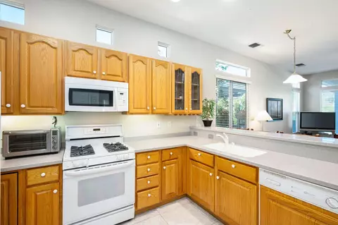 Kitchen - 44332 Royal Lytham Dr, Indio, CA 92201 photo 3 of 7