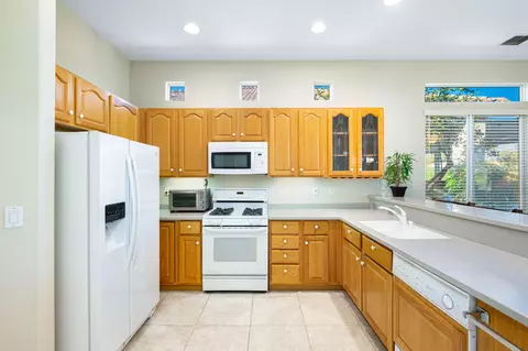 Kitchen - 44332 Royal Lytham Dr, Indio, CA 92201 photo 5 of 7
