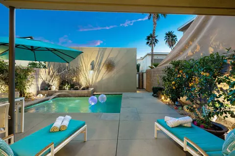 878 Oceo Cir, Palm Springs, CA 92264