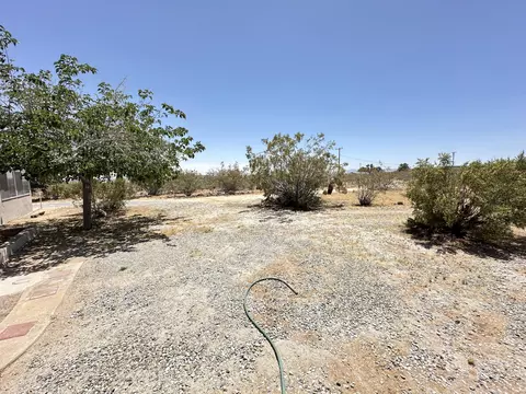 Exterior - 55686 Mira St, Yucca Valley, CA 92284 photo 16 of 29