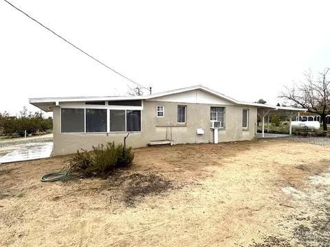 Exterior - 55686 Mira St, Yucca Valley, CA 92284 photo 4 of 29