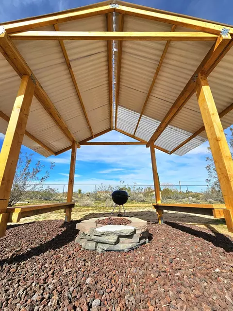 Exterior - 55686 Mira St, Yucca Valley, CA 92284 photo 7 of 29