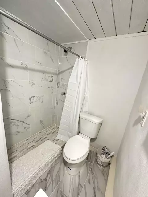 Bath - 55686 Mira St, Yucca Valley, CA 92284 photo 4 of 6