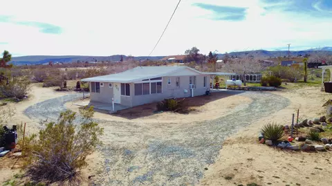 Exterior - 55686 Mira St, Yucca Valley, CA 92284 photo 6 of 29