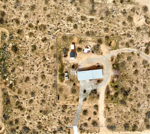 Bath - 55686 Mira St, Yucca Valley, CA 92284 photo 2 of 6