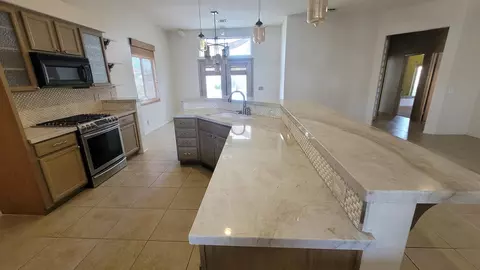 Kitchen - 41640 Cambridge Ave, Bermuda Dunes, CA 92203 photo 5 of 6