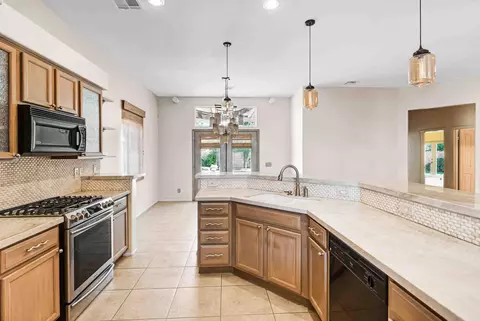 Kitchen - 41640 Cambridge Ave, Bermuda Dunes, CA 92203 photo 1 of 6