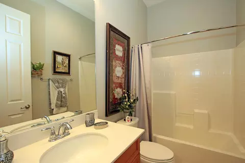 Bath - 43633 Treviso Dr, Indio, CA 92203 photo 2 of 2