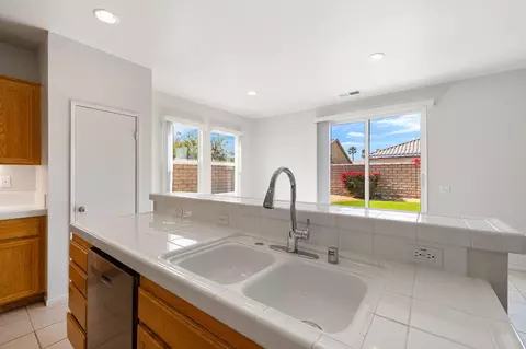 Kitchen - 41311 Endicott Ct, Indio, CA 92203 photo 5 of 9
