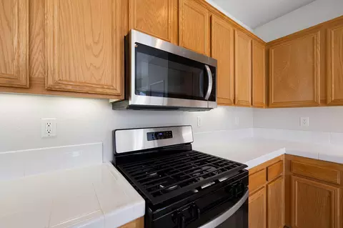 Kitchen - 41311 Endicott Ct, Indio, CA 92203 photo 7 of 9