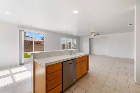 Kitchen - 41311 Endicott Ct, Indio, CA 92203 photo 4 of 9