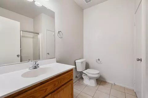 Bath - 41311 Endicott Ct, Indio, CA 92203 photo 3 of 4