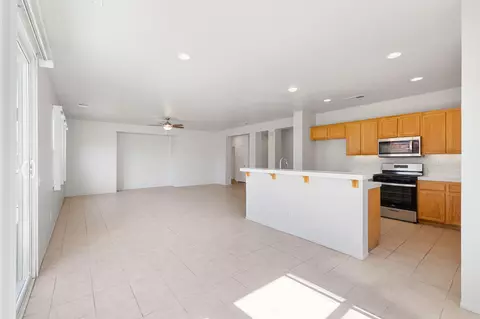 Kitchen - 41311 Endicott Ct, Indio, CA 92203 photo 8 of 9