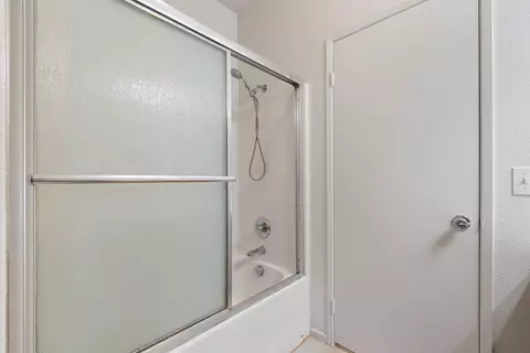 Bath - 41311 Endicott Ct, Indio, CA 92203 photo 4 of 4