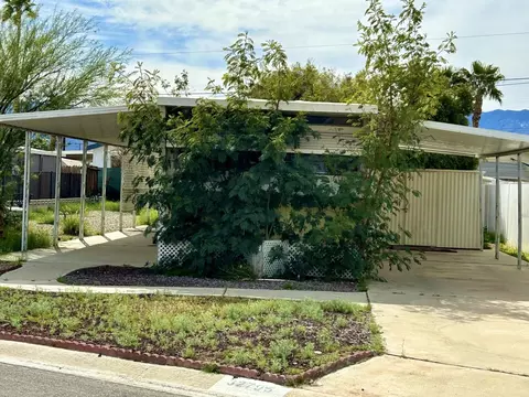 32795 Saint Andrews Dr, Thousand Palms, CA 92276