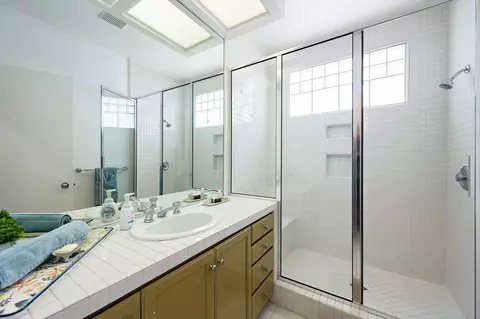 Bath - 57646 Interlachen, La Quinta, CA 92253 photo 4 of 6
