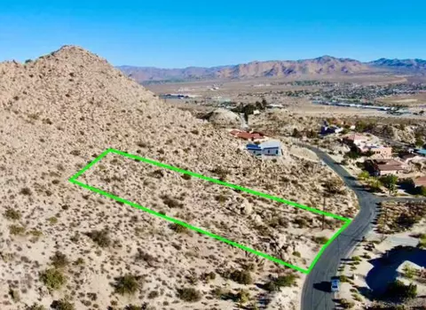 204 Bandera Rd, Yucca Valley, CA 92284