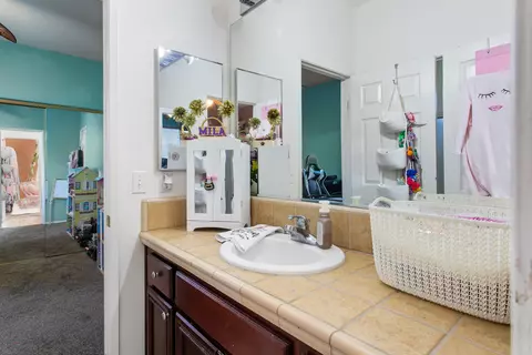 Bath - 49870 Lewis Rd, Indio, CA 92201 photo 5 of 8