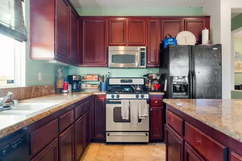 Kitchen - 49870 Lewis Rd, Indio, CA 92201 photo 4 of 4