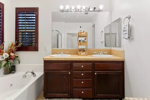 Bath - 49870 Lewis Rd, Indio, CA 92201 photo 2 of 8