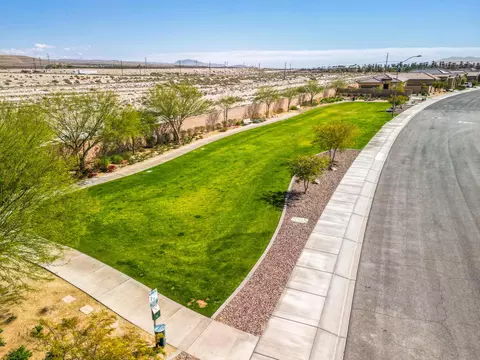 View/Area - 43653 Treviso Dr, Indio, CA 92203 photo 5 of 6