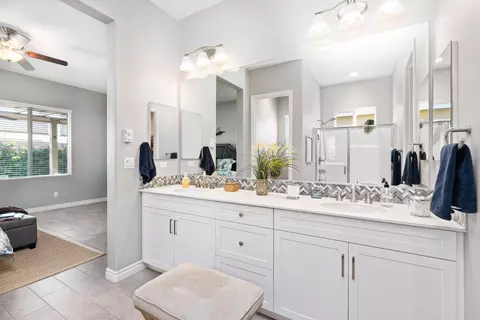 Bath - 43653 Treviso Dr, Indio, CA 92203 photo 3 of 6
