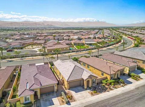 View/Area - 43653 Treviso Dr, Indio, CA 92203 photo 2 of 6