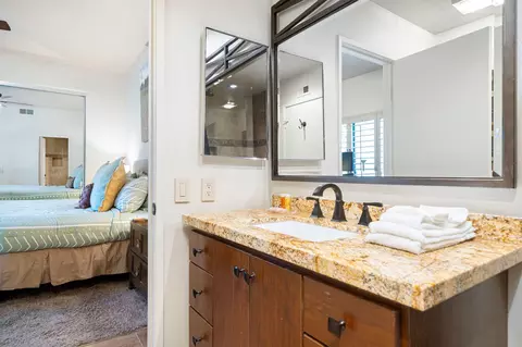 Bath - 80441 Oak Tree, La Quinta, CA 92253 photo 4 of 4