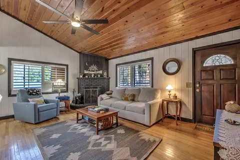 26695 Lake Ln, Idyllwild, CA 92549
