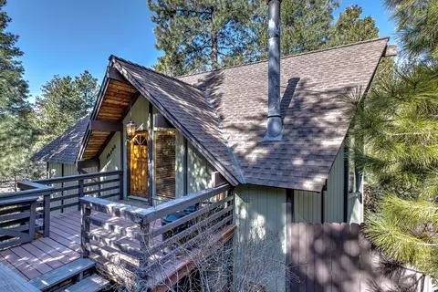 25105 Cougar Rd, Idyllwild, CA 92549