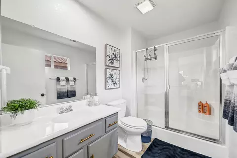 Bath - 82387 Gregory Ct, Indio, CA 92201 photo 1 of 2