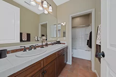 Bath - 81913 Contento St, La Quinta, CA 92253 photo 3 of 4