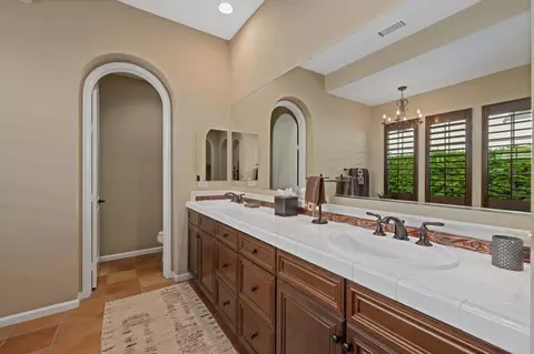 Bath - 81913 Contento St, La Quinta, CA 92253 photo 1 of 4