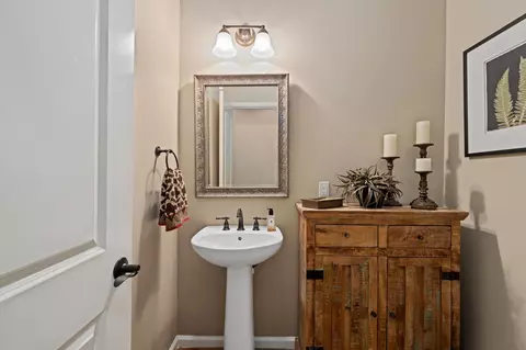 Bath - 81913 Contento St, La Quinta, CA 92253 photo 4 of 4
