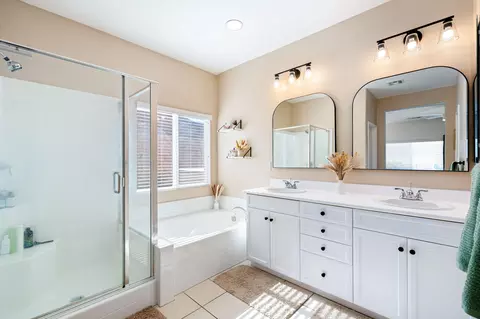 Bath - 42418 Andes Ct, Indio, CA 92203 photo 1 of 3