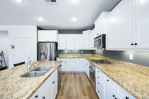 Kitchen - 42418 Andes Ct, Indio, CA 92203 photo 4 of 5