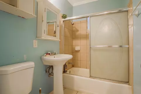 Bath - 5791 Walter St, Riverside, CA 92504 photo 1 of 2