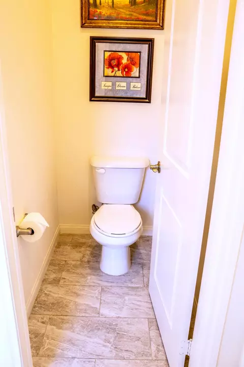 Bath - 81388 Monet Ct, Indio, CA 92201 photo 3 of 7