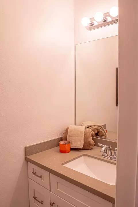 Bath - 81388 Monet Ct, Indio, CA 92201 photo 5 of 7