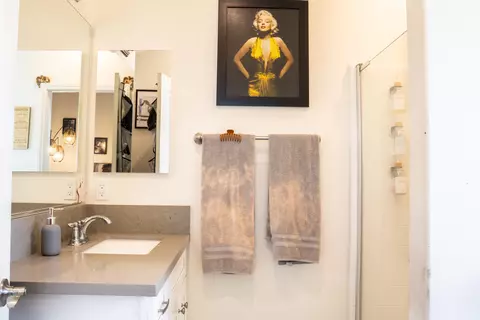 Bath - 81388 Monet Ct, Indio, CA 92201 photo 6 of 7