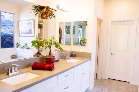 Bath - 81388 Monet Ct, Indio, CA 92201 photo 2 of 7