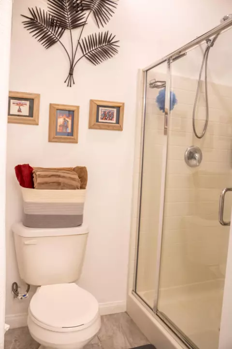 Bath - 81388 Monet Ct, Indio, CA 92201 photo 4 of 7