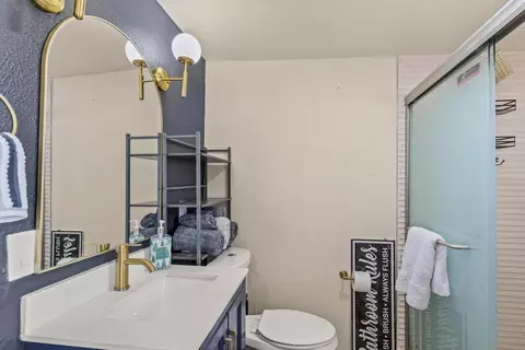 Bath - 1284 Mac Rae Rd, Twentynine Palms, CA 92277 photo 1 of 2