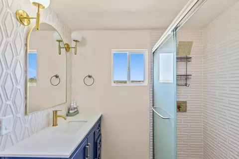 Bath - 1284 Mac Rae Rd, Twentynine Palms, CA 92277 photo 2 of 2