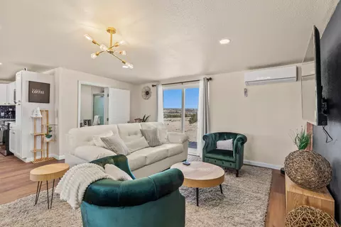 Living - 1284 Mac Rae Rd, Twentynine Palms, CA 92277 photo 1 of 2