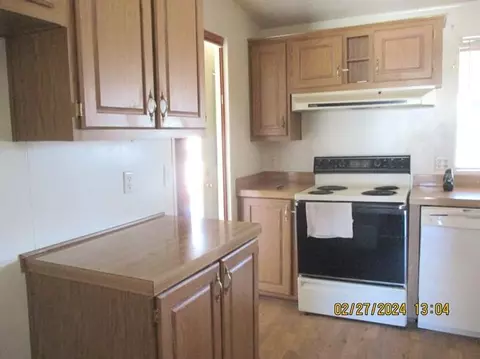 Kitchen - 2355 Oahu Ln, Thermal, CA 92274 photo 2 of 3