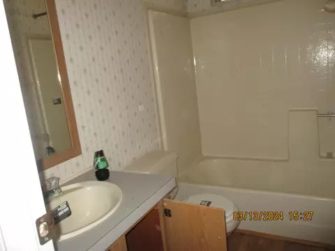 Bath - 2355 Oahu Ln, Thermal, CA 92274 photo 1 of 3