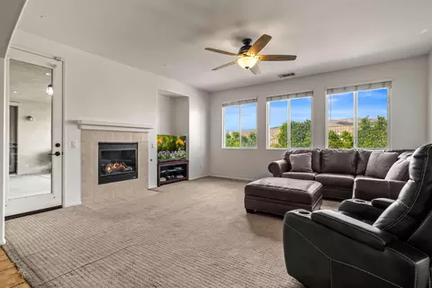 Living - 82832 Mount Riley Dr, Indio, CA 92203 photo 5 of 8